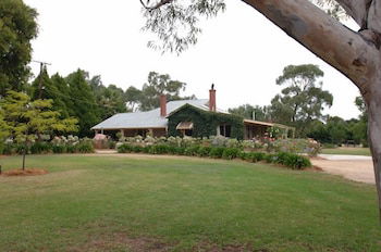 Barristers Block Vigneron Villa - Tourism Caloundra 0