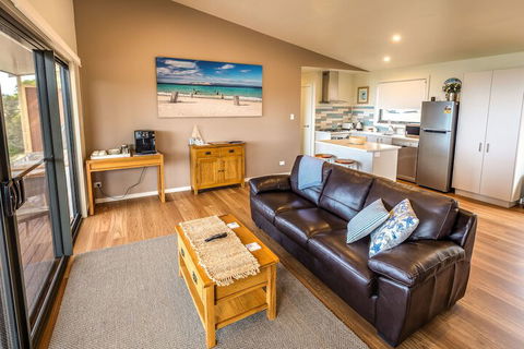 Sea Dragon Lodge & Villas - Tourism Caloundra 5