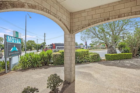 Great Divide Motor Inn - Tourism Caloundra 1