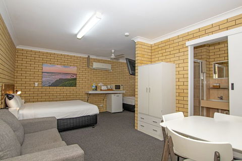 Coast Inn Motel - Tourism Caloundra 7