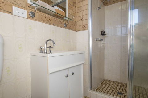 Coast Inn Motel - Tourism Caloundra 4