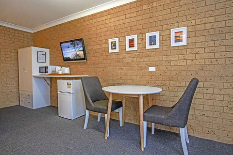 Coast Inn Motel - Tourism Caloundra 3
