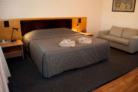 Angaston Vineyards Motel - Tourism Caloundra 0