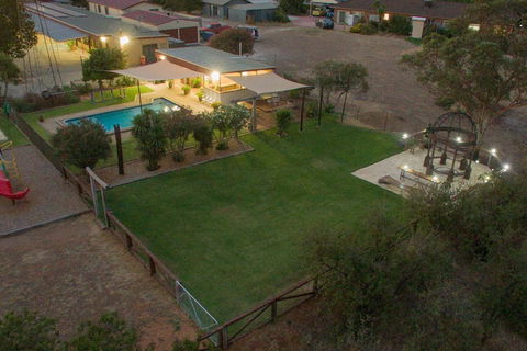 Angaston Vineyards Motel - Tourism Caloundra 4