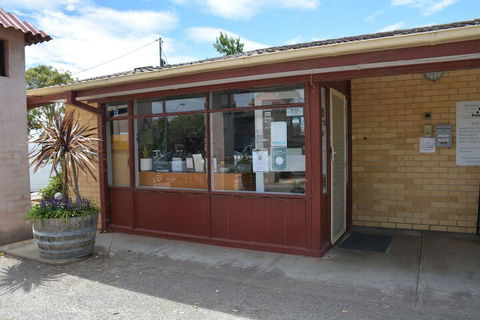 Angaston Vineyards Motel - Tourism Caloundra 1