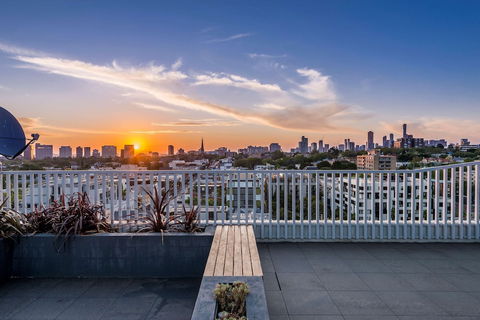 Oaks Melbourne South Yarra Suites - Tourism Caloundra 0