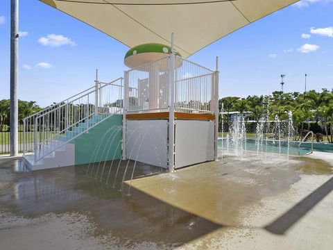 Queens Beach Tourist Village - Tourism Caloundra 3