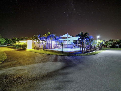 Queens Beach Tourist Village - Tourism Caloundra 2