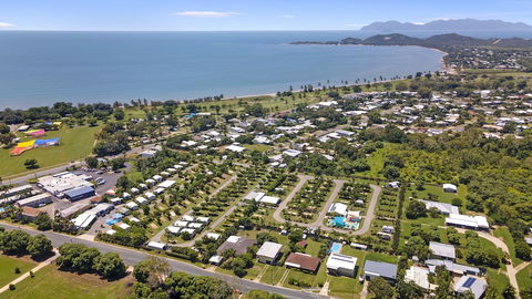 Queens Beach Tourist Village - Tourism Caloundra 0
