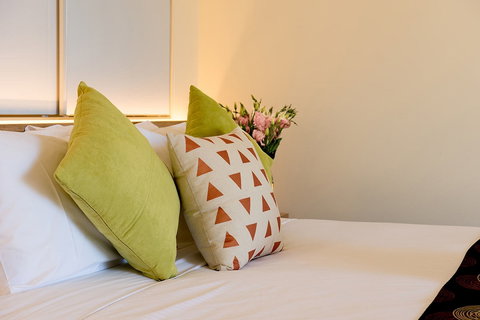 Boathouse Resort Studios & Suites - Tourism Caloundra 5