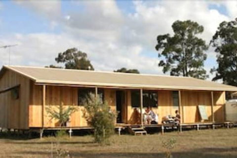 Lovedale Cottages - Tourism Caloundra 4
