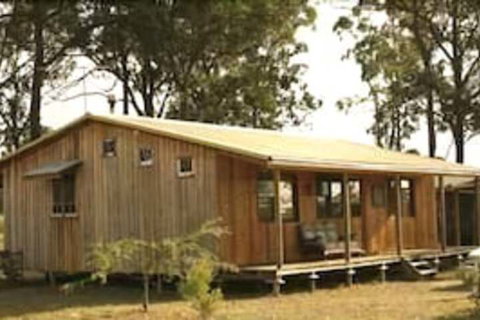 Lovedale Cottages - Tourism Caloundra 3