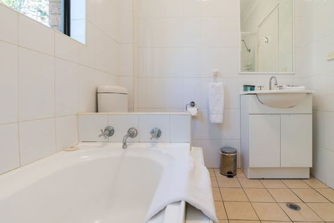 Eastwood Furnished Apartments - Tourism Caloundra 2