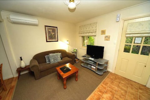 Riesling Trail & Clare Valley Cottages - Tourism Caloundra 3