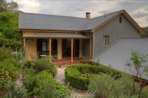 Tizzana Winery Bed & Breakfast - Tourism Caloundra 1