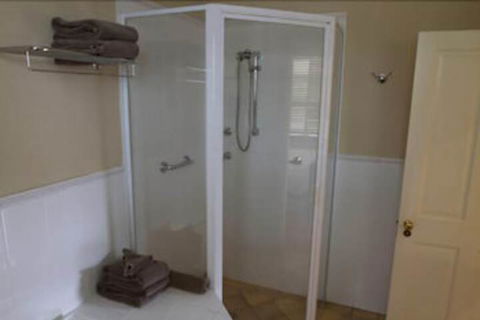 Tizzana Winery Bed & Breakfast - Tourism Caloundra 4