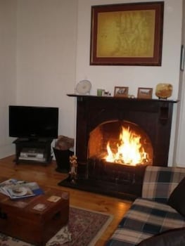 Brown's House Bed And Breakfast - Tourism Caloundra 2