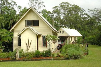 Glass House Mountains Ecolodge - Tourism Caloundra 1