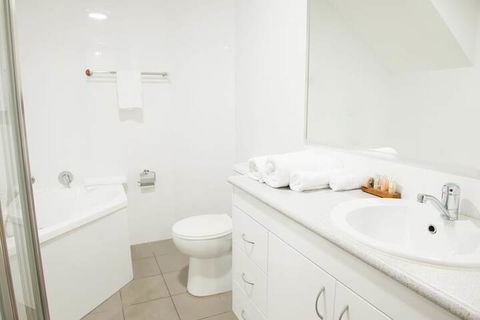 Copacabana Shores - Tourism Caloundra 4