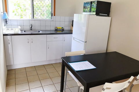 Paradise Court Holiday Units - Tourism Caloundra 5