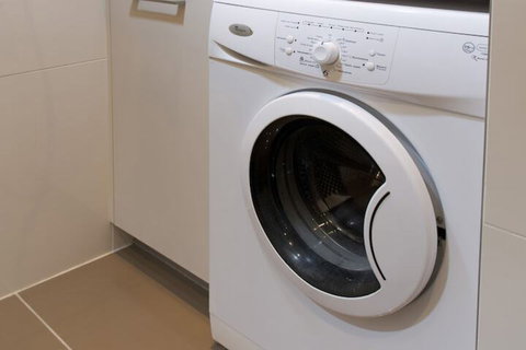 Arabella Guesthouse - Tourism Caloundra 3