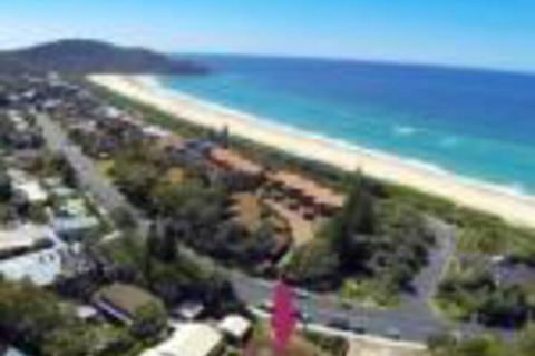 BARRELS At BOOMERANG - Tourism Caloundra 0