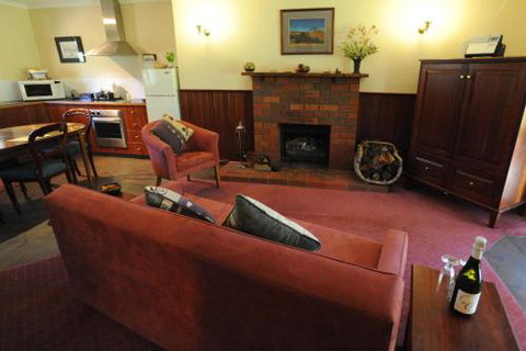 Wintarni Olives Cottage - Tourism Caloundra 2