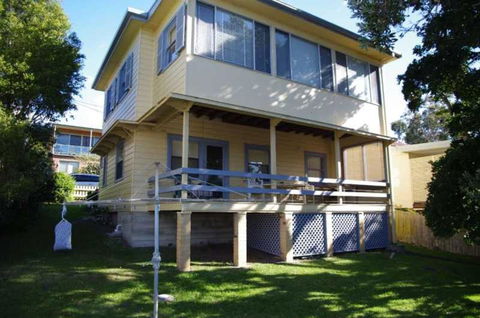 Lorikeet Retreat 11 Hodgson Street - Tourism Caloundra 2