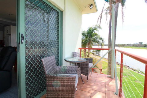 Beachfront 6 25 Willow Street - Tourism Caloundra 2