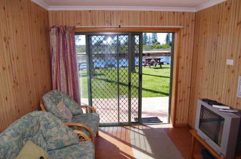 Beachfront 5 25 Willow Street - Tourism Caloundra 1