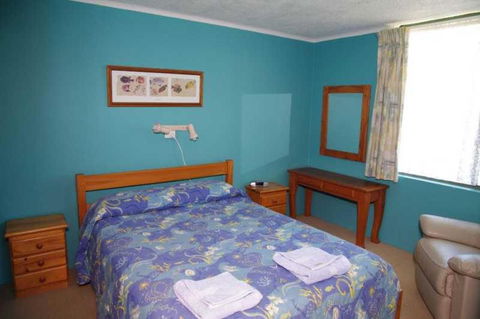Beachfront 3 25 Willow Street - Tourism Caloundra 5