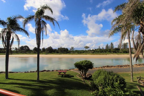 Beachfront 3 25 Willow Street - Tourism Caloundra 4