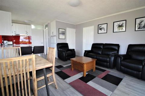 Beachfront 3 25 Willow Street - Tourism Caloundra 3