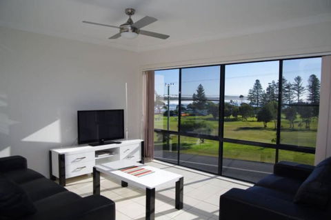 Dolphin Court 2 1 Gowing Street - Tourism Caloundra 4