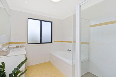 Amara 6 Wesley Avenue - Tourism Caloundra 5