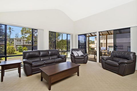 Amara 6 Wesley Avenue - Tourism Caloundra 2