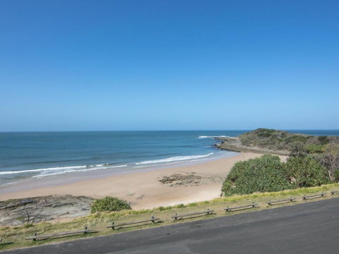 Avalon 3 Views To Die For Across The Road From Convent Beach - Tourism Caloundra 5