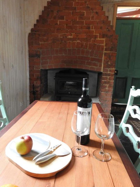 Cooks Cottage - Tourism Caloundra 4