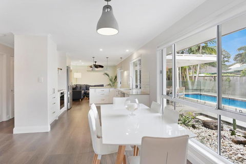 Poolside Noosa Oasis Pet Friendly - Tourism Caloundra 6