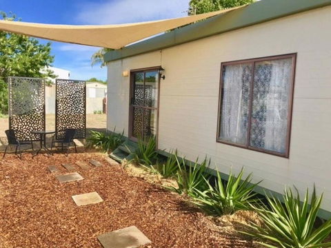 Cute Private Studio Flat With AIRCON! - Tourism Caloundra 2