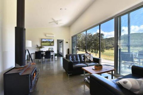 Valle Laguna - Tourism Caloundra 0