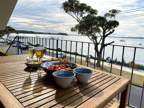 6 SHOAL TOWERS 11 SHOAL BAY RD STUNNING WATER VIEWS & PERFECT LOCATION - Tourism Caloundra 5
