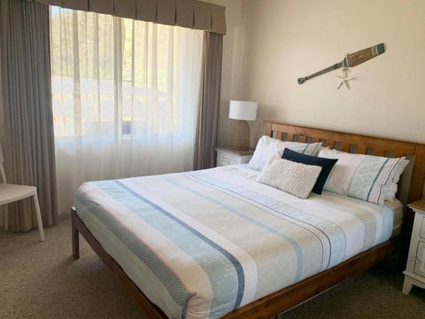 6 SHOAL TOWERS 11 SHOAL BAY RD STUNNING WATER VIEWS & PERFECT LOCATION - Tourism Caloundra 6