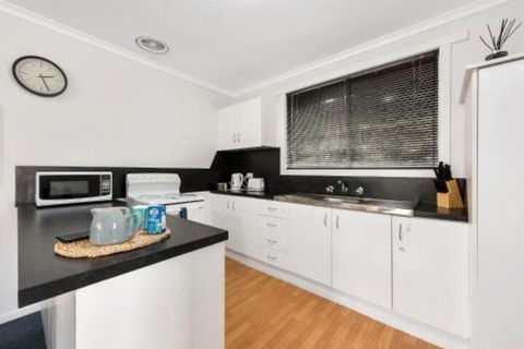 Elkie Villa 2 Bedroom Unit Burnie - Tourism Caloundra 4
