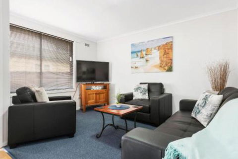 Elkie Villa 2 Bedroom Unit Burnie - Tourism Caloundra 3