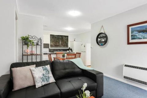Elkie Villa 2 Bedroom Unit Burnie - Tourism Caloundra 6