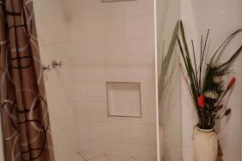 Lawson Retreat - Tourism Caloundra 4