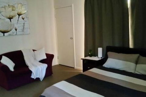 Lawson Retreat - Tourism Caloundra 2