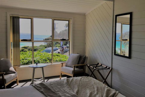 BURGESS COTTAGE King Bed For Couples - Tourism Caloundra 2