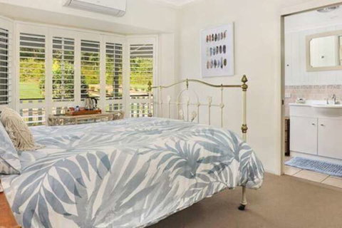 Avocado Grove B & B - Tourism Caloundra 3